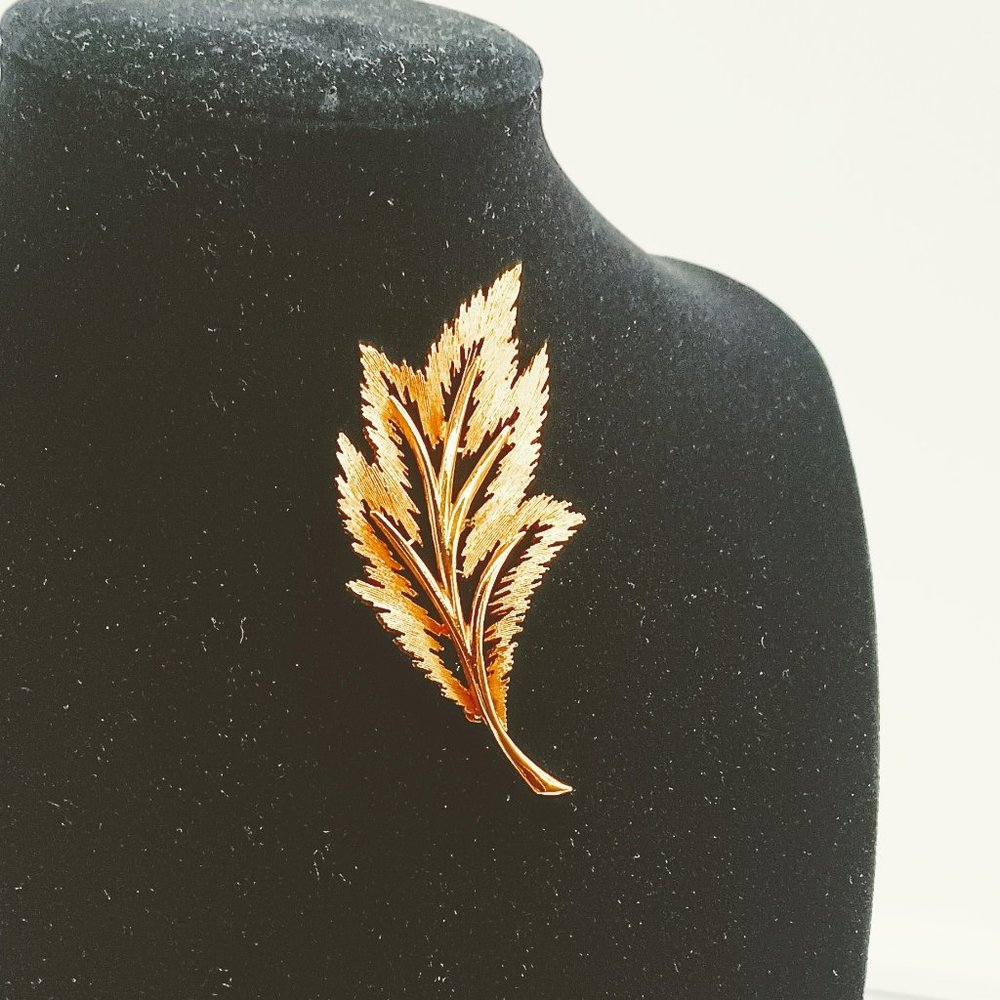 JJ Jonette Vintage Leaf Brooch Women's Brushed Gold Tone open Work  Pin Jewelry